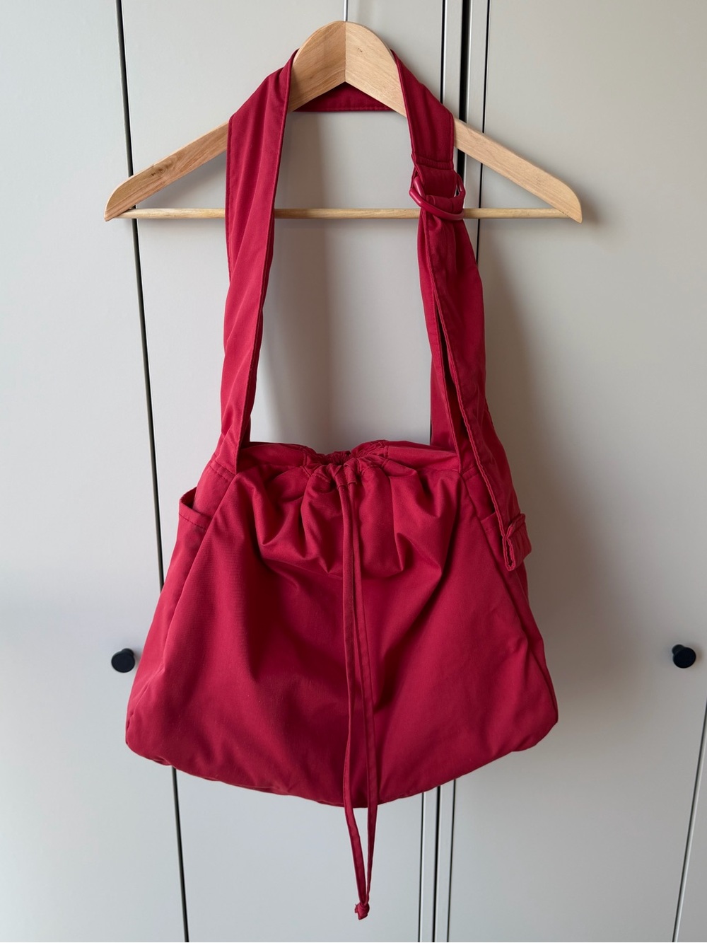 Uniqlo Red Drawstring Shoulder Bag for Women